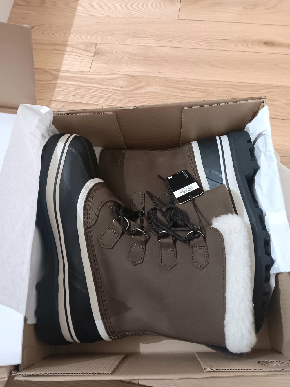 9.5 Men's SOREL Caribou Brown and Black Lace-Up Winter Boots w Shearling Collar